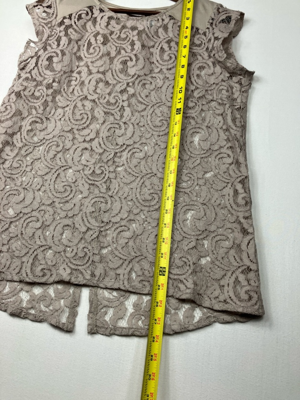 Chico's Lace Overlay Cap Sleeve Blouse in Taupe Sz Med DISCOUNTED SHIPPING - Picture 12 of 17